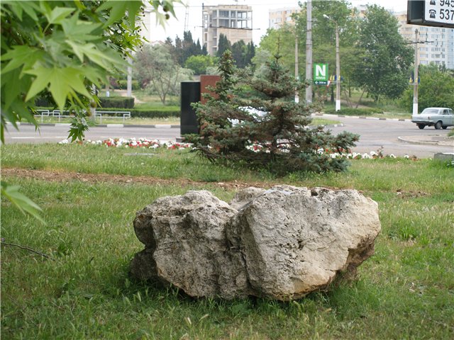 Перевернутый памятник Степану Андреевичу Неустроеву