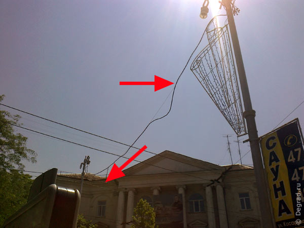 висячие кабеля в центре Севастополя