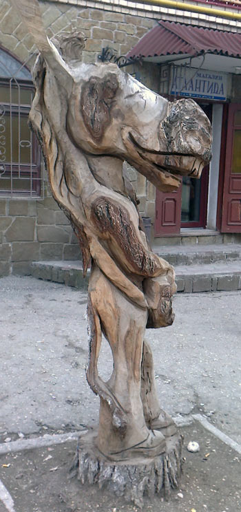 Фигура из дерева